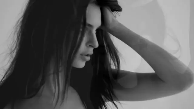 Poster: Emily Ratajkowski Nude BTS Treats Leaked Video