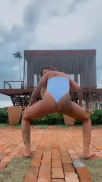 Poster: Mc Mirella Twerking Video Leaked